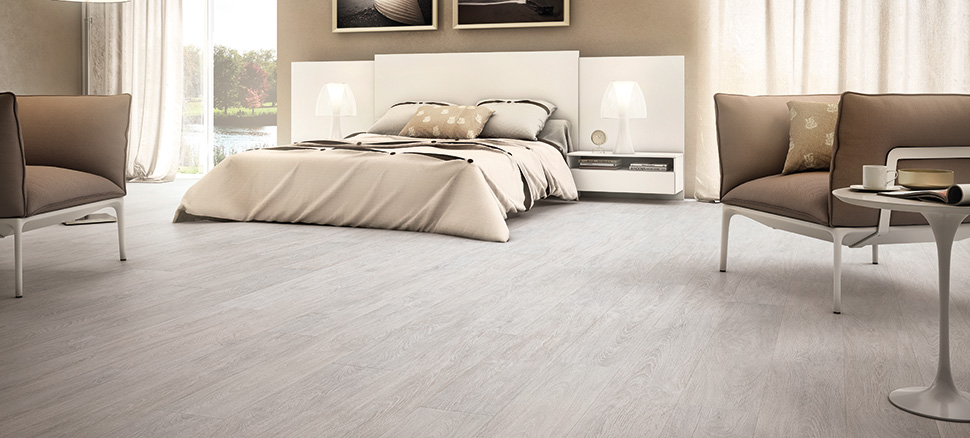 10 ambientes decorados com piso laminado claro
