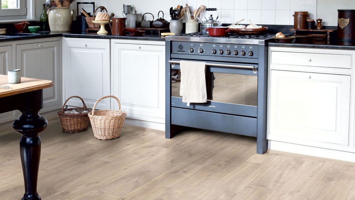 Para inspirar: 10 cozinhas decoradas com pisos madeirados