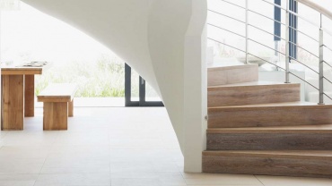 ESCADAS: REVESTIMENTOS QUE UNEM SEGURANÇA E SOFISTICAÇÃO