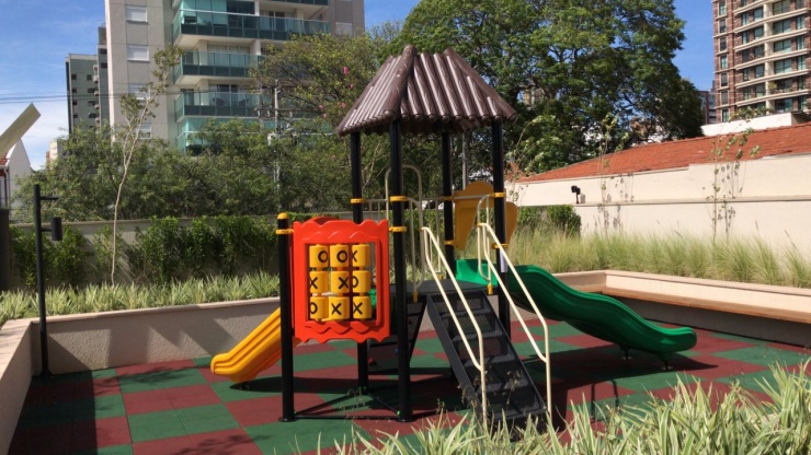 Piso sustentável e que amortece quedas para playground